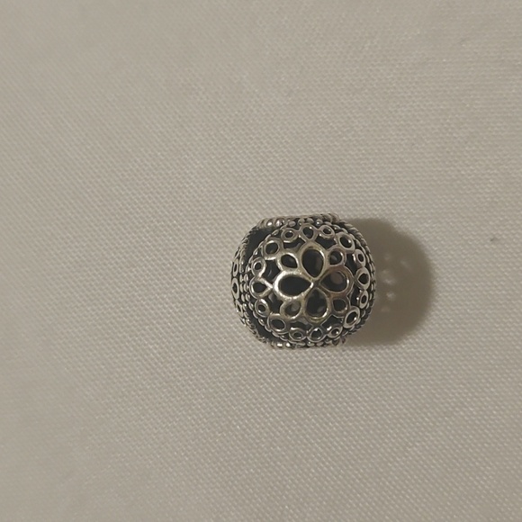 Pandora - Picture 3 of 5